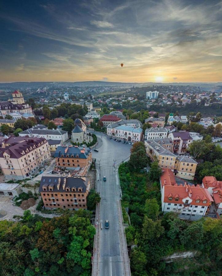 Квартира В Центрі Старого Міста З Окремим Входом Kamianets-Podilskyi Exterior photo